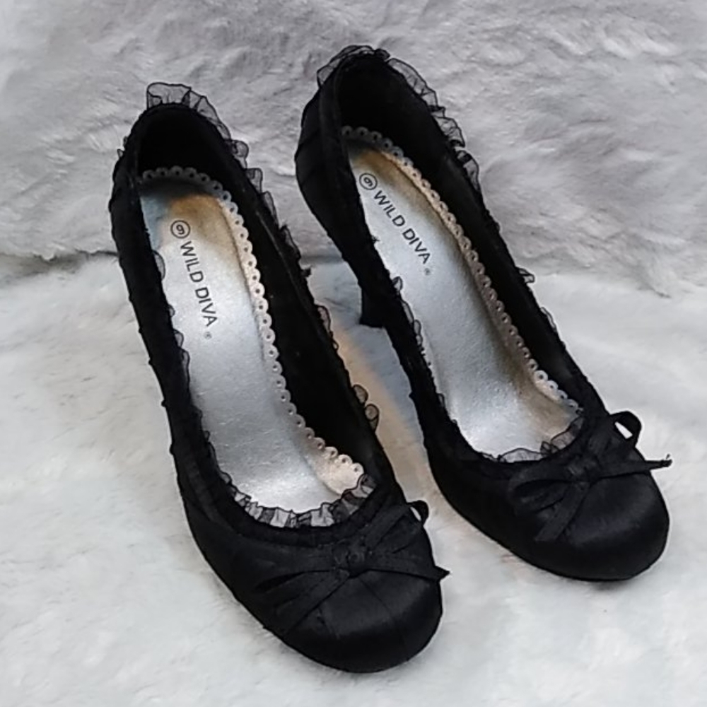 3/$15 Wild Diva Black Heels Pumps